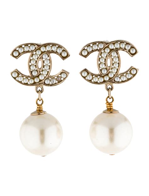 chanel pearl earrings 2018|chanel earrings with pearl drop.